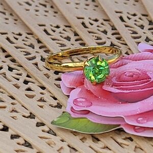 Size 7.5 ladies Retro Vintage Ring for sale green & gold